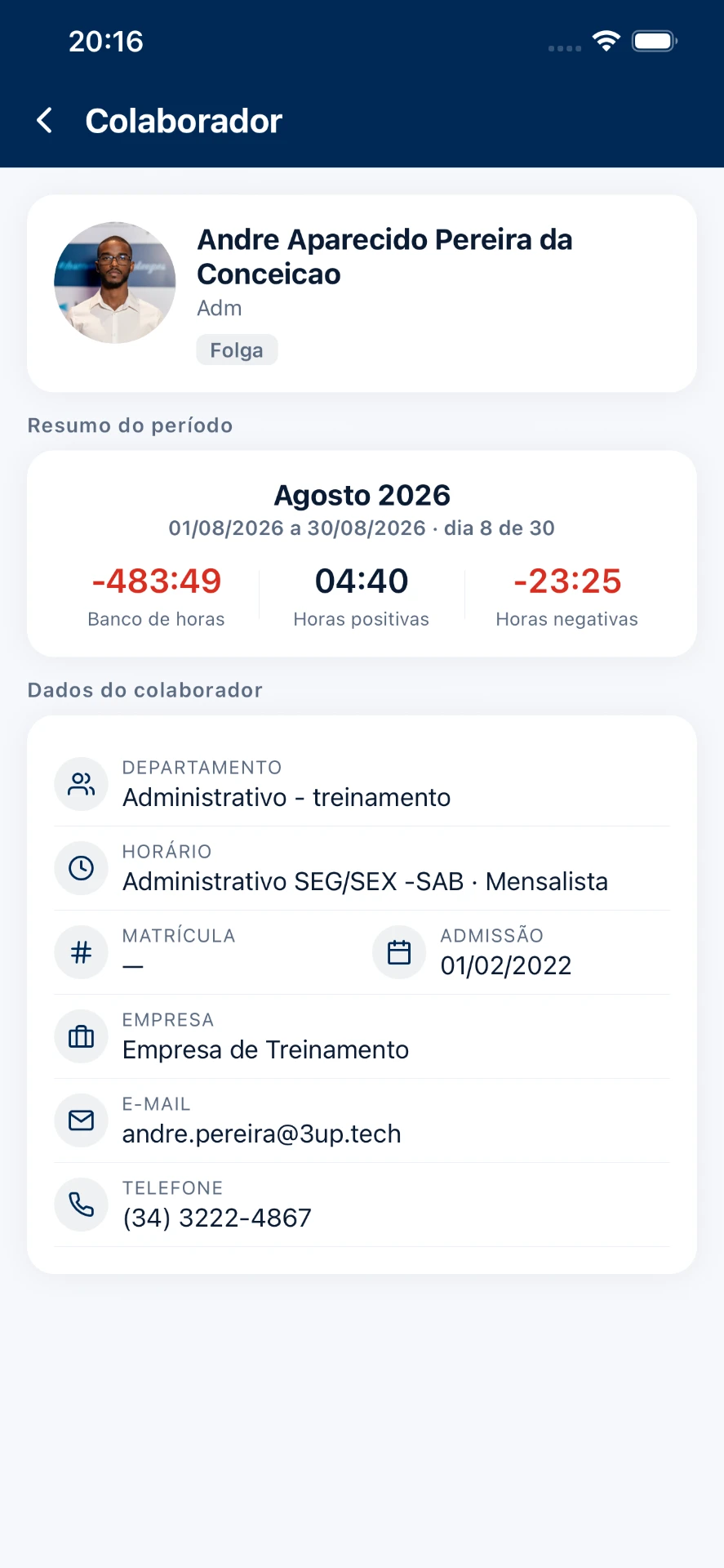 Ficha do colaborador no app do gestor Blue Ponto com banco de horas e dados cadastrais